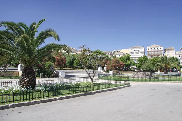 Площадь Спианада в столице Корфу — стоковое фото