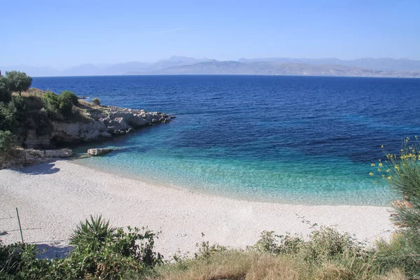科孚岛.Kassiopi 村附近的 Bataria 海滩 — 图库照片