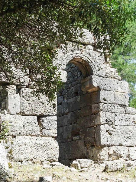 Arch of the ancient city of Olympos — Stock Photo, Image