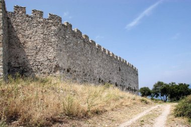 Pieria bölgesindeki Bizans Kalesi Platamonu Duvarı