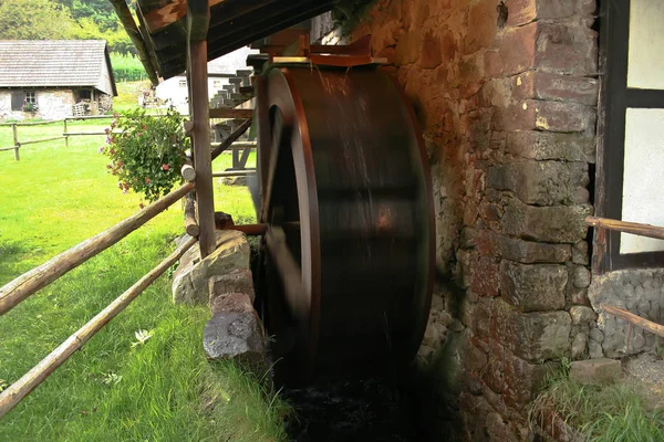 A vízi kereket Old Mill-ben — Stock Fotó