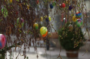 Çeşme Paskalya yumurtaları dekore edilmiş / de Paskalya yumurtaları dekore edilmiş