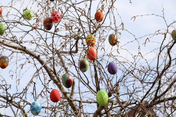 Fonte Decorada Ovos Páscoa Ovos Páscoa Bem Decorados — Fotografia de Stock