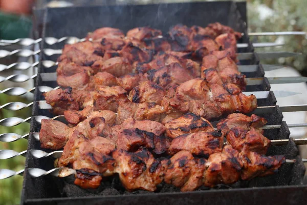 La viande est grillée — Photo