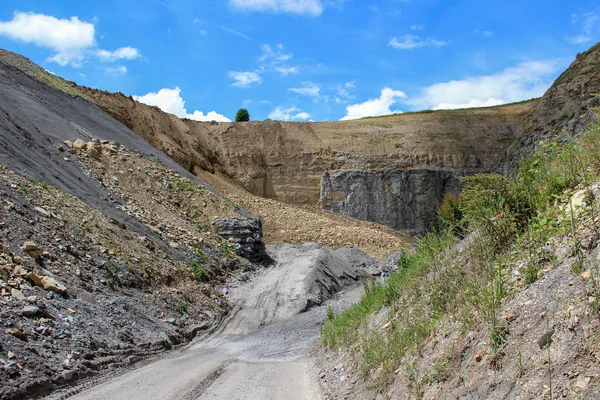 Açık çukur / ocağı incelemesi için ezilmiş taş