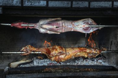 Keçi leşi şiş kızarmış