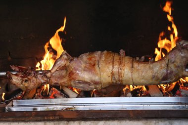 Keçi leşi şiş kızarmış