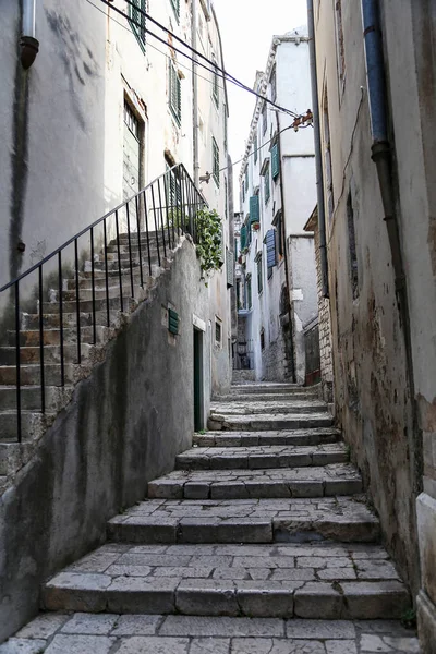 İbenik (Hırvatistan dar sokaklarında)