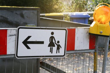 İşareti / patika / trafik işareti