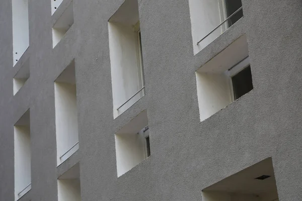 Windows Ένα Ψηλό Κτήριο Θραύσμα Του Σπιτιού Πολυόροφα — Φωτογραφία Αρχείου