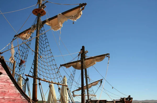 Ragged Zeilen Een Piratenschip — Stockfoto