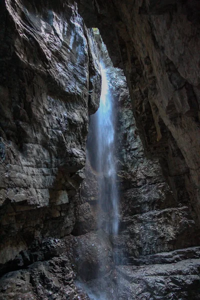 Waterfall Flow Water Breaks Cliff — Stock Photo, Image