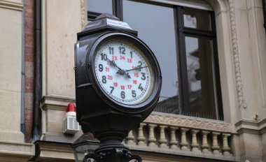 Güzel bir şehir saat / saat sokaklarda