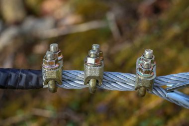 Cıvata ve somun ile kablo