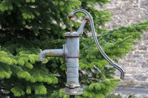 Rubinetto Nel Giardino Colonna Approvvigionamento Idrico — Foto Stock