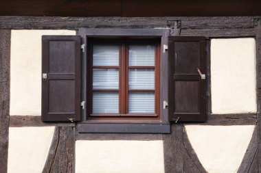 Pencere / pencere kepenkleri açık