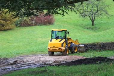 Yol makineleri / yol makine inşaat sitesinde