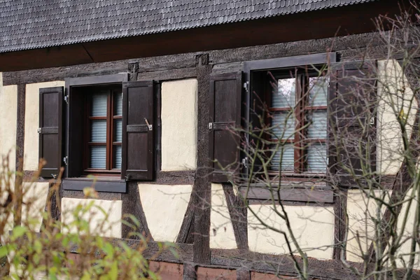 Fenster Fenster Mit Offenen Rollläden — Stockfoto