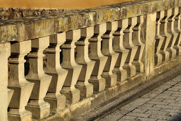 Szczegóły balustrady betonowej w świątyni — Zdjęcie stockowe