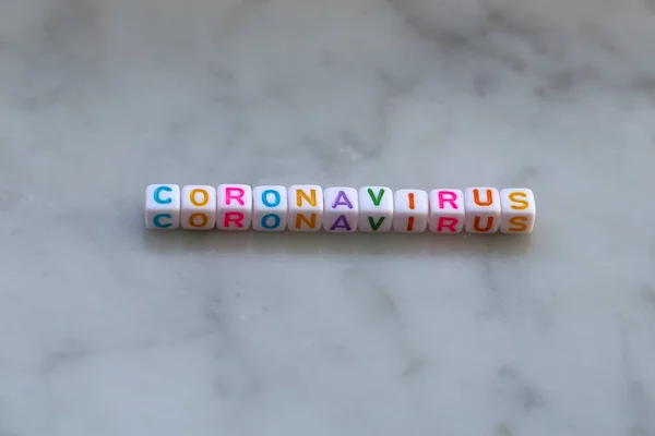 Coronavirus Das Wort Besteht Aus Kleinen Würfeln — Stockfoto