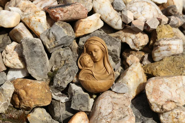 Soška Panny Marie Dítětem — Stock fotografie