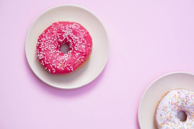 Tatlı kremalı, sulu çörek.