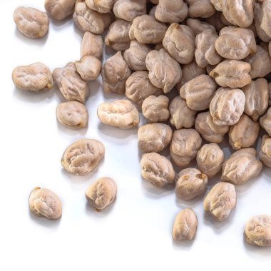 İzole edilmiş beyaz bir arka planda nohut. İnternet siten için bezelye. Mutfak temalı mutfak ve aşçılık