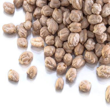 İzole edilmiş beyaz bir arka planda nohut. İnternet siten için bezelye. Mutfak temalı mutfak ve aşçılık