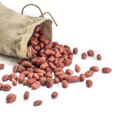 İzole edilmiş beyaz bir arka planda soyulmuş fıstık. Site için tasarladığın yemek fındıkları çok lezzetli. Mutfak teması