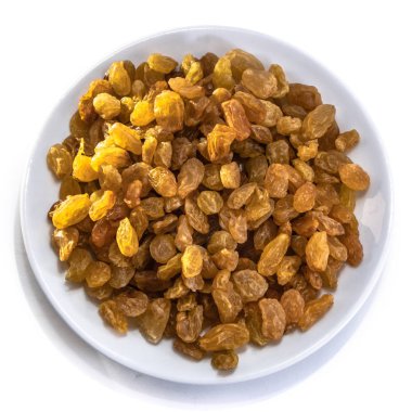 Kuru üzümler beyaz bir arka planda soyulmuş. Site için tasarladığınız üzüm sarısı leziz. Mutfak teması