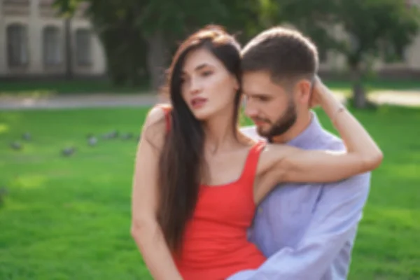 Beau Couple Hommes Femmes Assis Sur Banc Défocaliser Arrière Plan — Photo