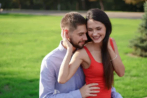 Beau Couple Hommes Femmes Assis Sur Banc Dans Parc Thème — Photo