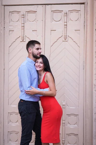 Hermosa Pareja Hombre Mujer Fondo Una Maravillosa Solución Arquitectónica Tema — Foto de Stock