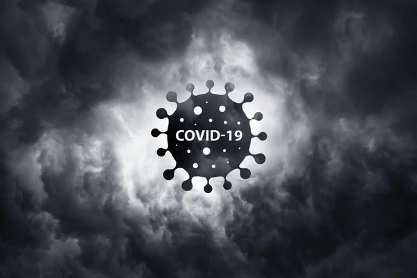 警告可怕的Covid 19病毒世界大流行病 带有大肠癌Covid19 武汉市是对人类的威胁 雷云背景下的细菌 — 图库照片