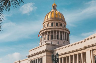 Havana, Küba - 18 Ekim 2019: La Havana Vieja 'daki Meclis,