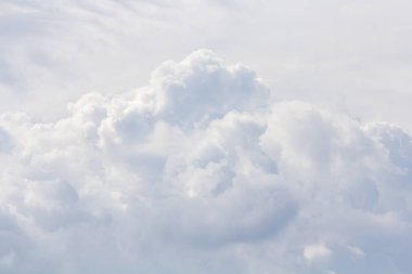 Gökyüzündeki bulutlar.