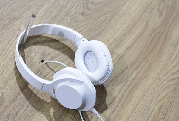 Headphones on wooden background. — Stock Photo, Image
