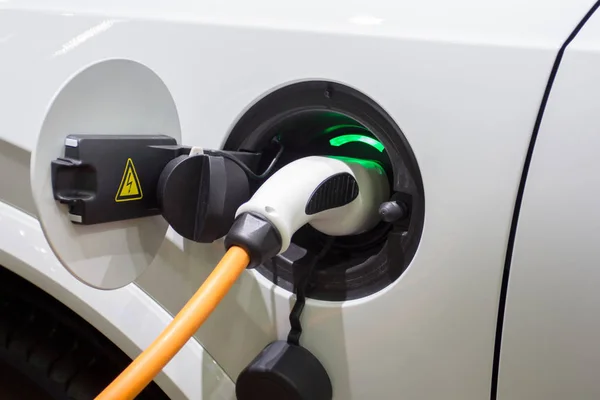 Электропитание для зарядки электромобилей . — стоковое фото