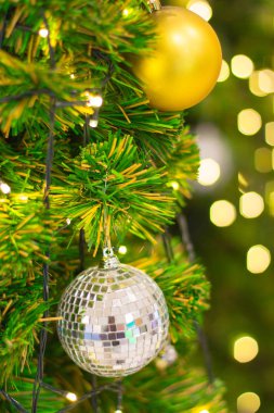 Noel ağacı ve bulanık arka plan dekorasyon