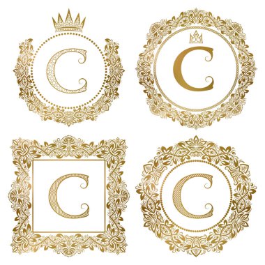 Altın harf C vintage Monogram ayarlayın. Hanedan arma, yuvarlak ve kare çerçeveler.