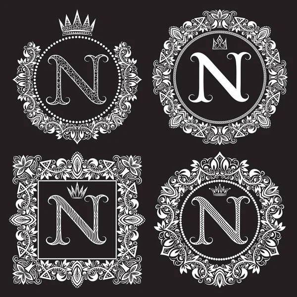 Conjunto de monogramas vintage de letra N. Abrigos heráldicos de armas en coronas, marcos redondos y cuadrados — Vector de stock