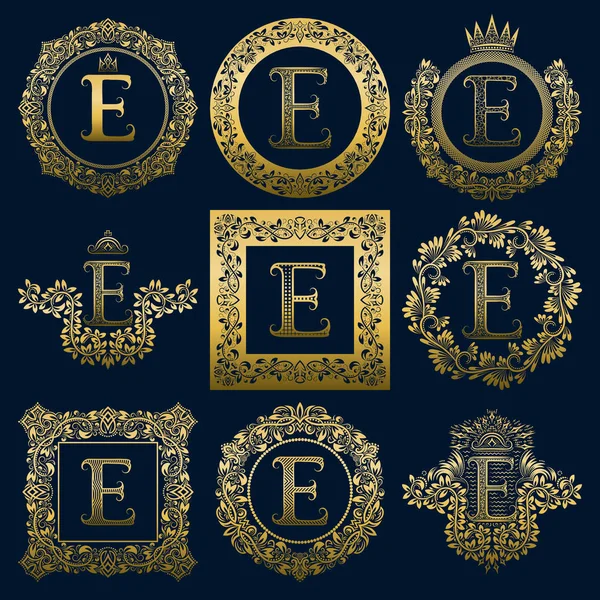 Vintage monogrammen set van E-brief. Gouden heraldische emblemen in kransen, ronde en vierkante kaders. — Stockvector