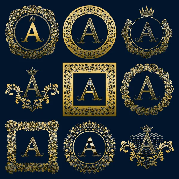 Винтажные монограммы из буквы А. Золотые геральдические логотипы в венках, круглых и квадратных рамах . — стоковый вектор