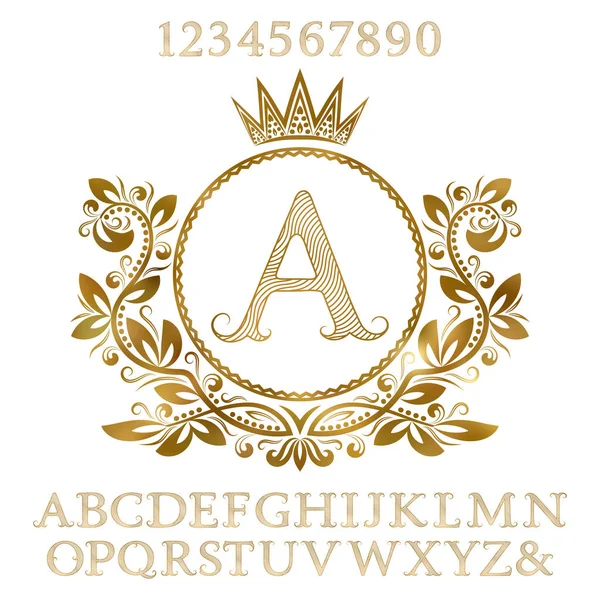 Lettres et chiffres dorés avec monogramme initial en forme d'armoiries. Police brillante et kit d'éléments pour la conception de logo . — Image vectorielle