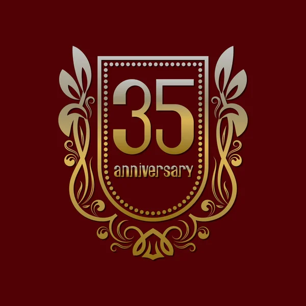 Trigésimo quinto aniversario logotipo vintage símbolo. emblema de oro con números en escudo en corona . — Vector de stock