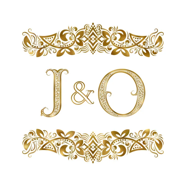 Символ логотипа с инициалами J и O. Буквы окружены декоративными элементами. Монограмма о свадьбе или деловых партнерах в королевском стиле . — стоковый вектор