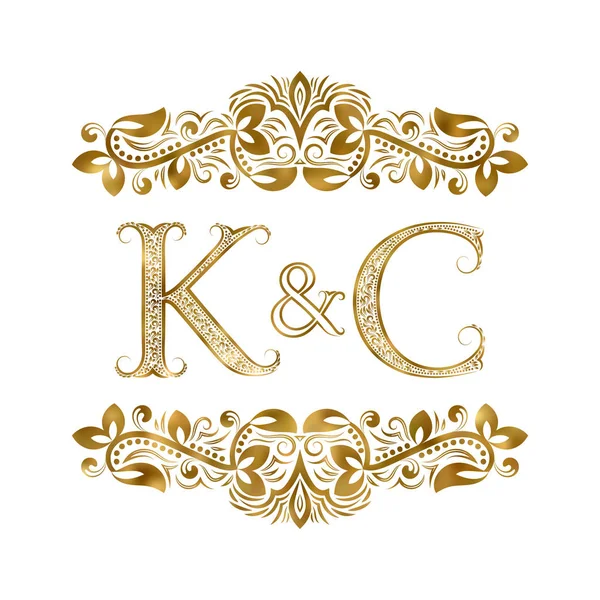 Символ логотипу K і C. Літери оточені декоративними елементами. Монограма весільних або ділових партнерів в королівському стилі . — стоковий вектор