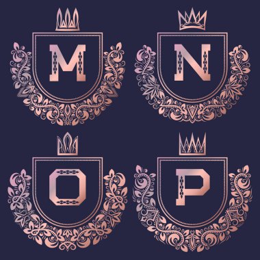 Altın Barok tarzında ayarla kat yükseldi. Altın pembe vintage logo M, N, O, P monogram.