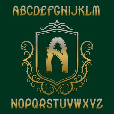 Altın ilk monogram şablonunda çelenk ile kalkan. Güzel yazı ve logo tasarım öğeleri.