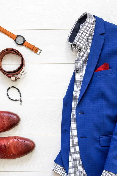 Set plano de ropa clásica para hombre como traje azul, sh marrón —  Fotos de Stock